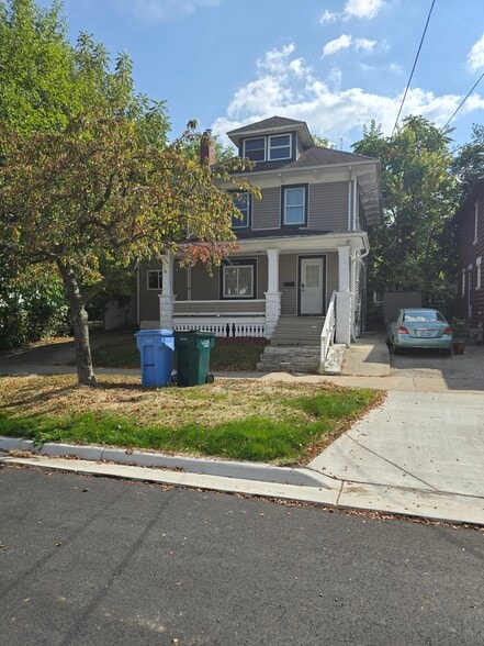 Primary Photo - 323 W Madison St