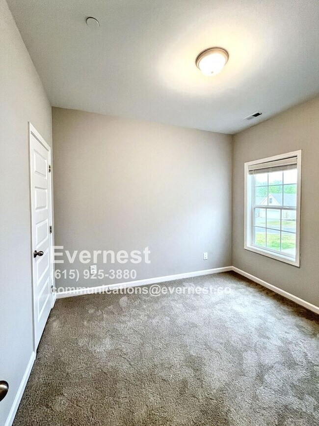 Building Photo - 4-Bedroom, 2-Bathroom Home in a Convenient...