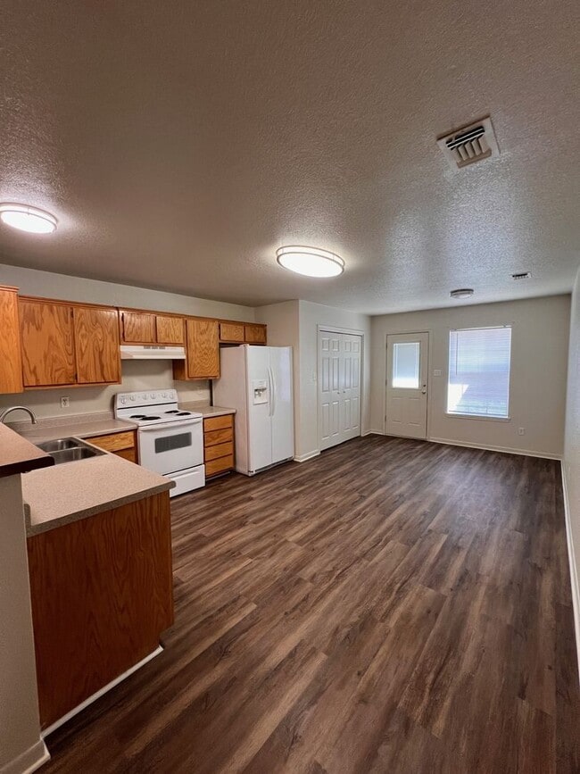 Building Photo - 3802 Pecos Dr