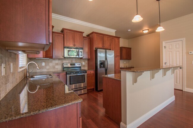 Building Photo - Luxurious Executive Row House in Northeast Fayetteville! Lawn care included!