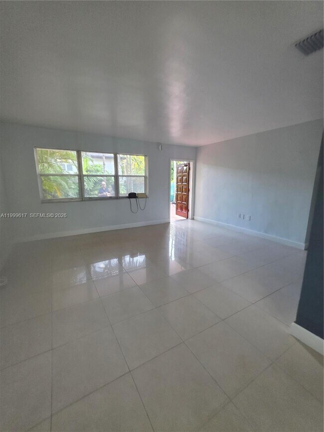 Building Photo - 2832 SW 37th Ave