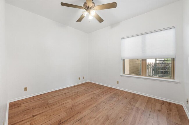 Building Photo - 2414 Longview St