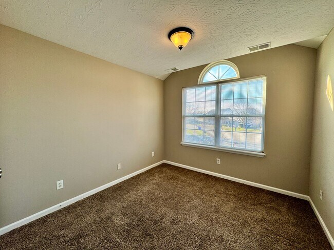 Building Photo - 3 Bedroom in Quiet Cul-De-Sac!