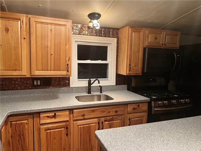 Building Photo - 411 Kelso Dr