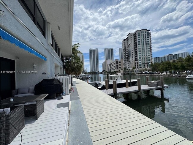 Building Photo - 336 Poinciana Island Dr