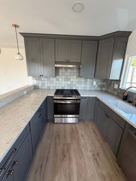 Building Photo - 2113 Montana St