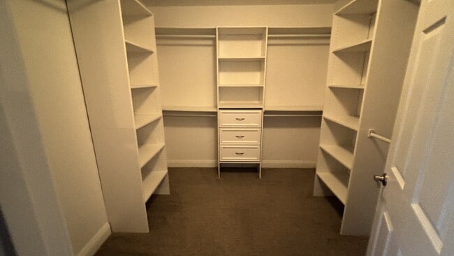 Building Photo - 2 Story, 4 Bed, 2.5 Bath in Southwest