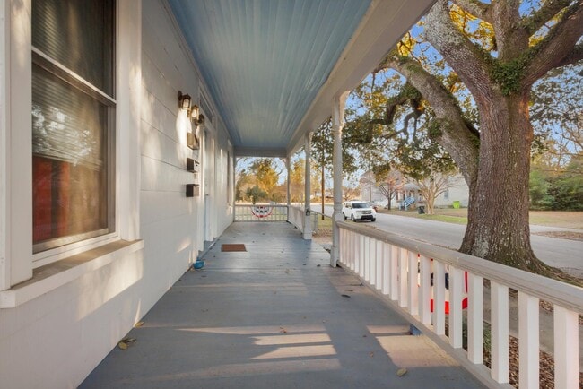 Building Photo - 1110 N Pasteur St