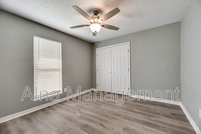 Building Photo - 1609 Whiteoak Dr
