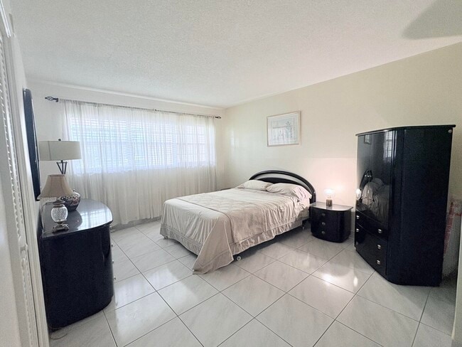 Building Photo - 2671 S Course Dr