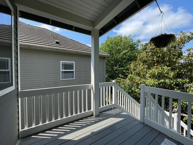Building Photo - Custom Traditional Home in Montreux Neighborhood 3Bd/2Ba Home with 3 Car Garage!! Close to Cedar ...