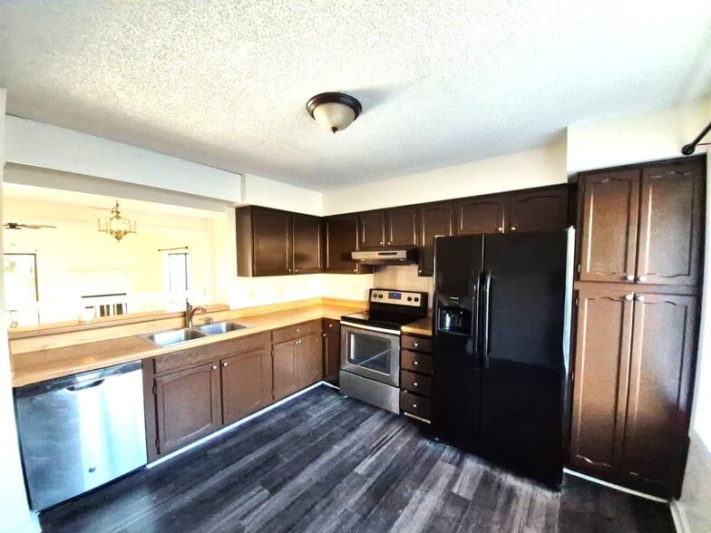 Building Photo - 217 Bridgewater Dr