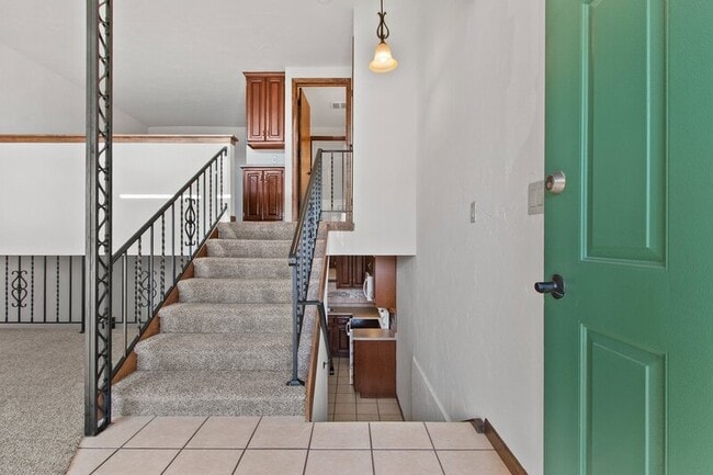 Building Photo - 2404 Canter Ln