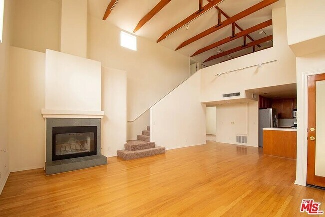 Building Photo - 710 Ocean Park Blvd