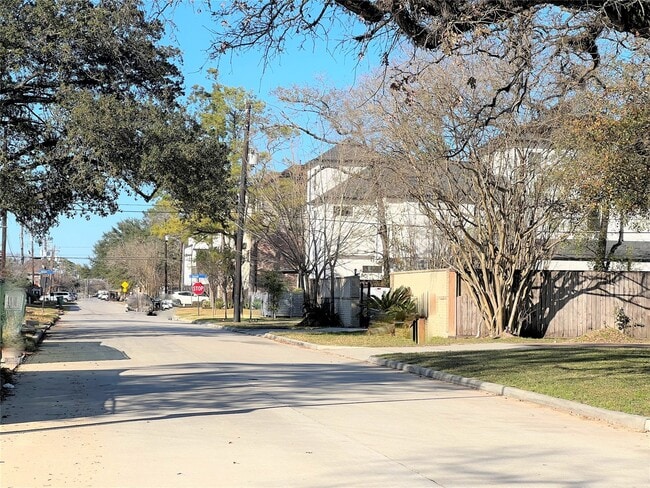 Building Photo - 1519 Johanna Dr