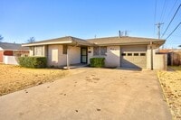 Building Photo - Charming 3 Bed 2 Bath  - Moore, OK
