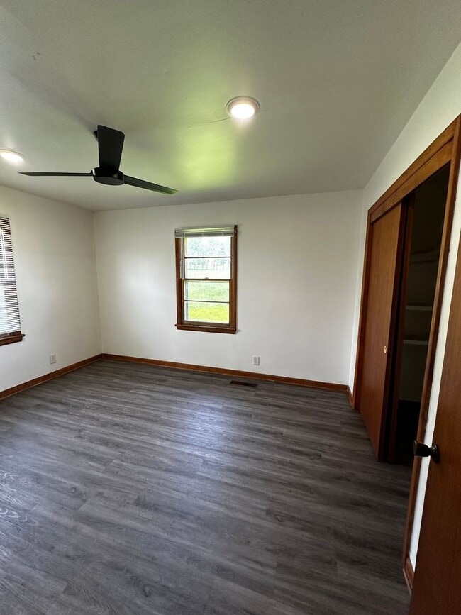 Building Photo - Residence or Office on Corner Lot!