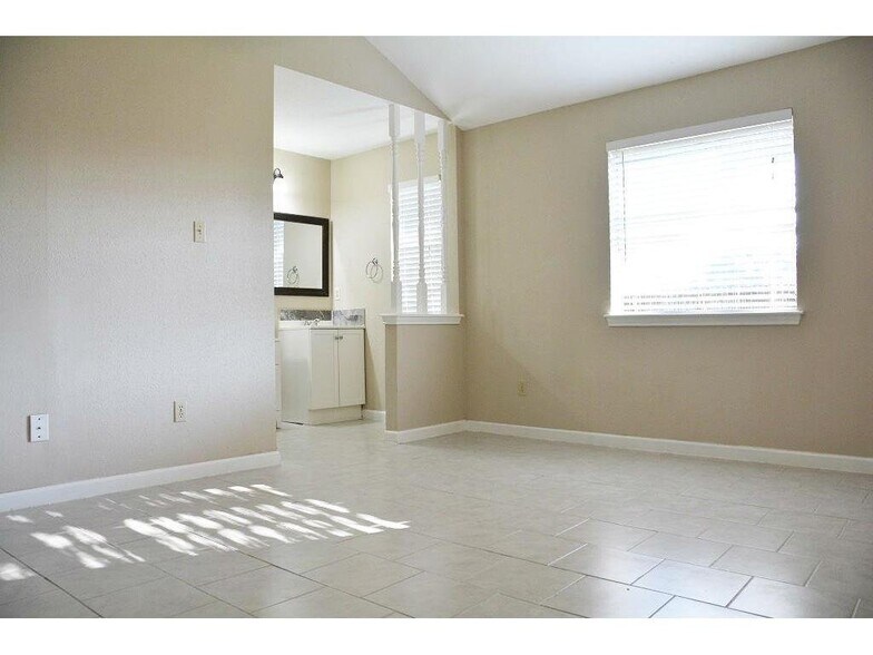 Building Photo - 8007 Vista Del Sol Dr