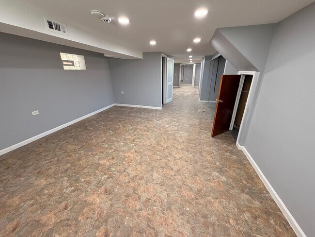 Building Photo - 9109 S Normal Ave