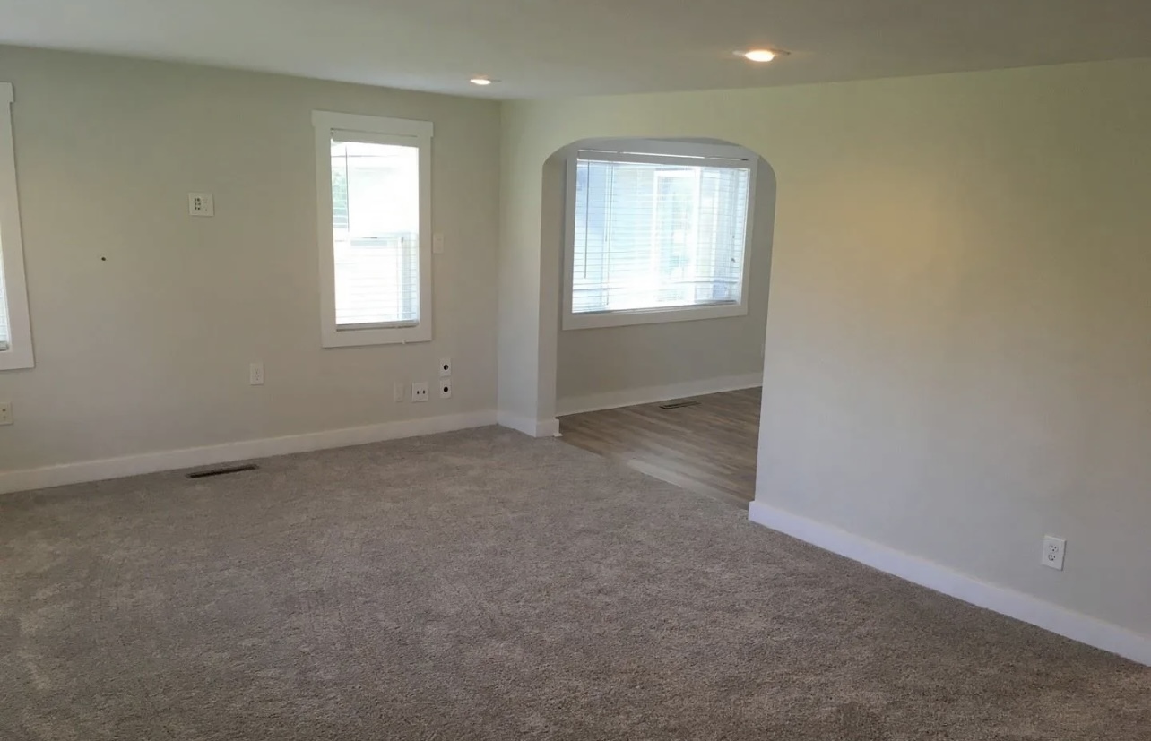 Living room - 919 E McLeod Rd