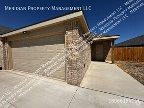 Building Photo - Three bed, Three bath Near TTU