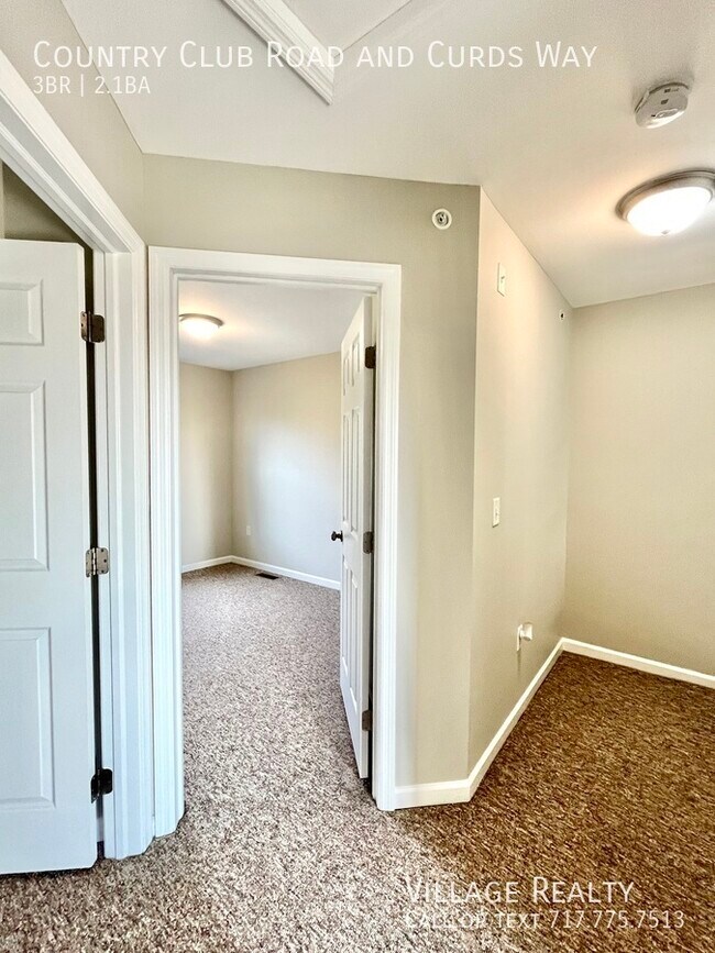 Building Photo - 705 Country Club Rd