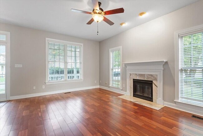 Building Photo - Spacious 4 Bedroom Raleigh Home - Fenced i...