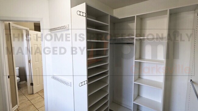 Building Photo - 2780 Cascade Dr