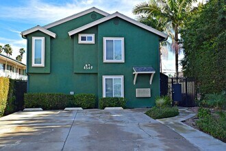 Building Photo - Charming 2 Bed / 1.5 Bath Townhome in the Heart of University Heights – Gated Community with Assi...