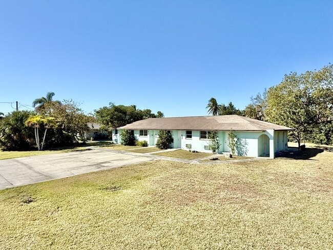 Building Photo - 3401 Palm Dr