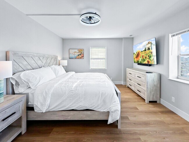 Building Photo - Stunning Furnished Waterfront Condo – 2 Be...