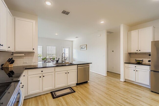 Building Photo - 157 LT Rusty Dr