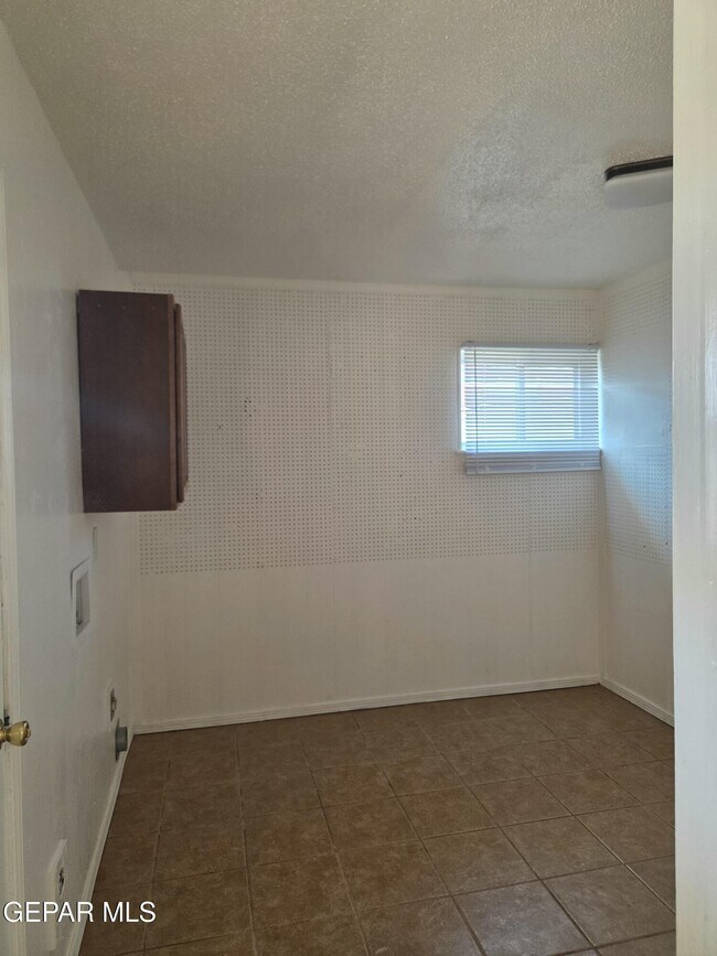 Building Photo - 5632 Salem Dr