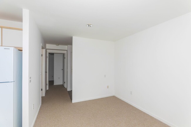 Building Photo - Northpointe - 1-bedroom corner unit locate...