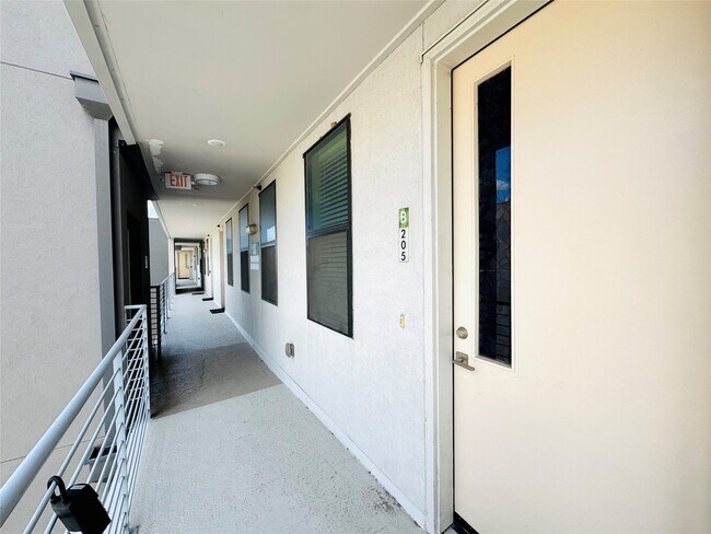 Building Photo - 2401 Crawford St