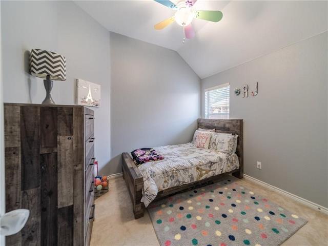 Building Photo - 8574 Robertson Dr