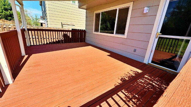 Building Photo - Fantastic Updated 3 Bed 3 Bath in Cherry Creek Schools Great Backyard 2 Car Garage