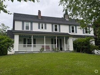 Building Photo - 4 Bedroom just minutes to Dartmouth
