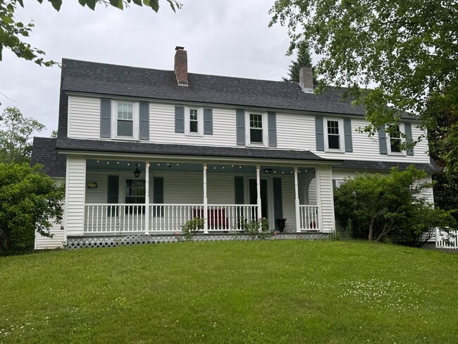 Primary Photo - 4 Bedroom just minutes to Dartmouth