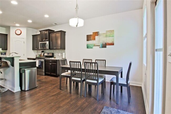 Building Photo - 112 Davina Dr