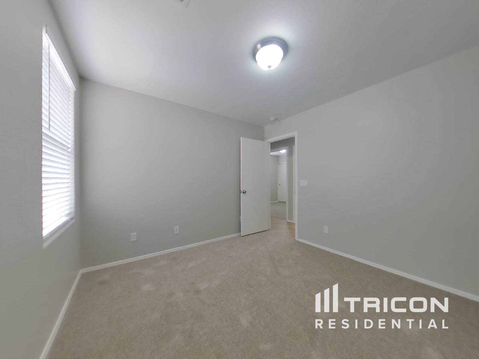 Building Photo - 15458 W Mercer Ln