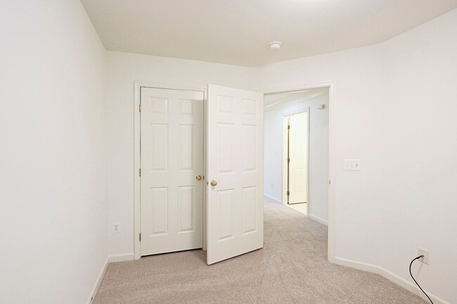 Building Photo - Pet-Friendly Cherry Hill Townhome