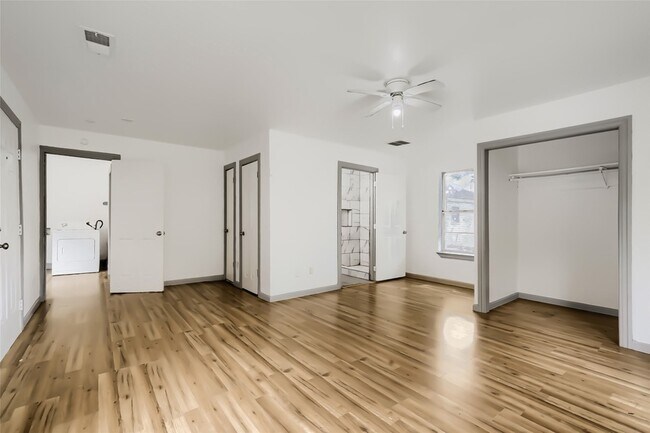 Building Photo - 326 E Holley St