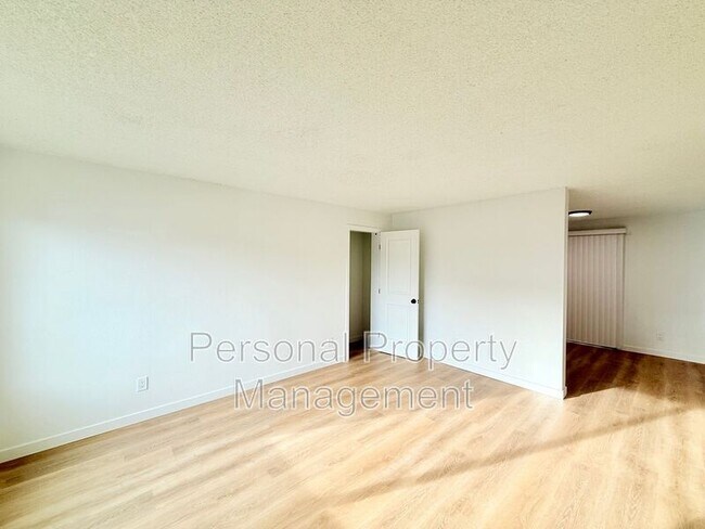 Building Photo - 7422 NE Hazel Dell Ave