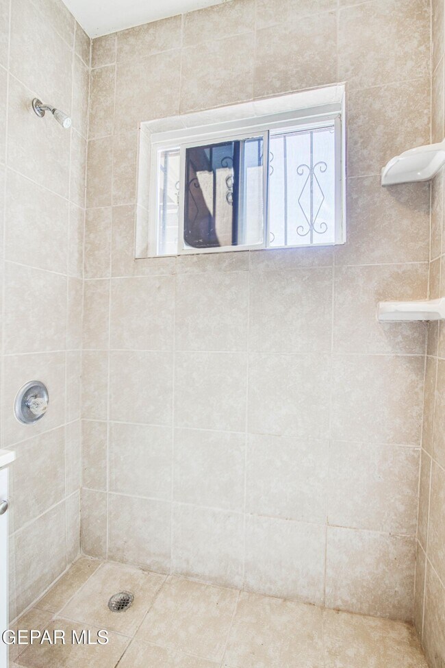 Building Photo - 1611 N Kansas St