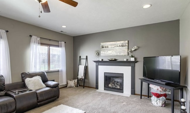 Building Photo - 4 Bdrm/3Bath Single Family Home