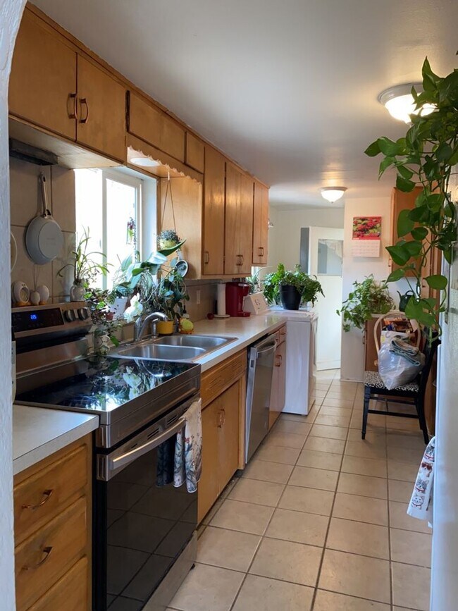 Building Photo - 1127 W Mulberry St