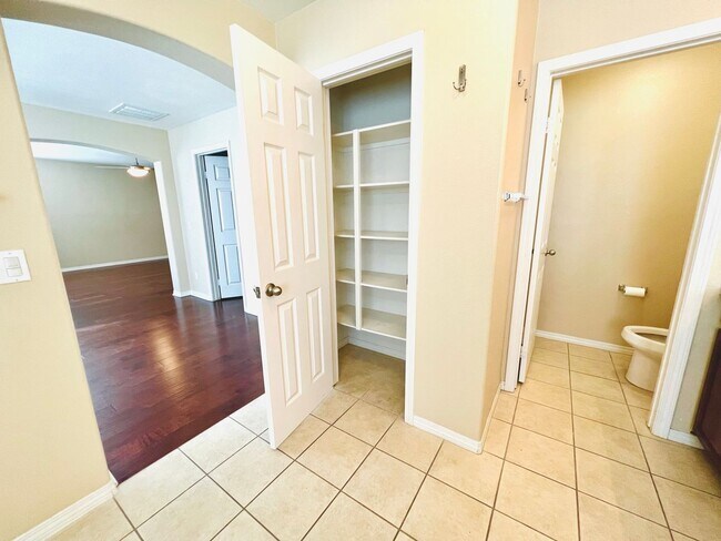 Building Photo - Beautiful 4 Bedroom home