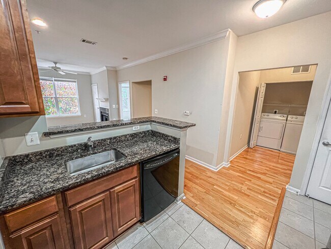 Building Photo - Sunny 1 Bed 1 Bath Condo In Beautiful Fairfax Ridge Condo