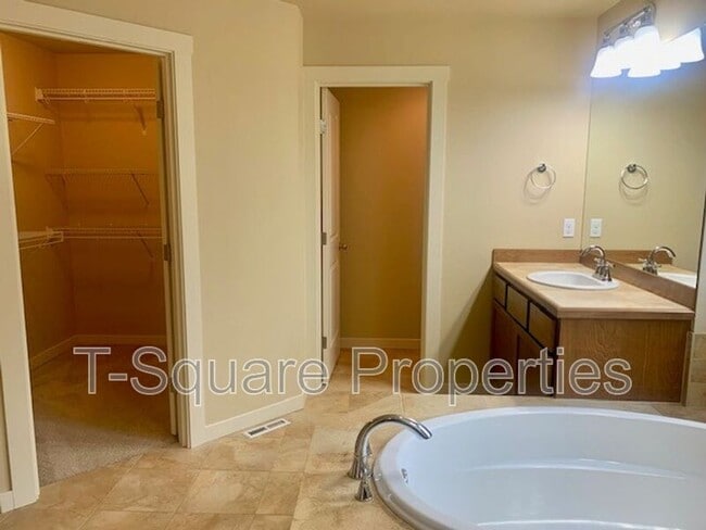 Building Photo - 10218 242nd Ave NE